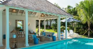 บ้านไม้บรรยากาศรีสอร์ทหรู ขาวโปร่งเย็นสบาย