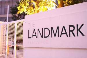 ทาวน์โฮม เดอะ แลนด์มาร์ค เรสซิเดนท์ The Landmark Residence