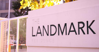 ทาวน์โฮม เดอะ แลนด์มาร์ค เรสซิเดนท์ The Landmark Residence