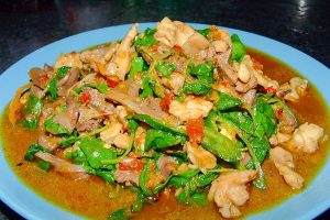 แจกสูตรอาหารจานด่วน! ผัดกระเพราเครื่องในไก่ รสเด็ด จัดจ้าน ตามแบบฉบับอาหารที่แม่สอน