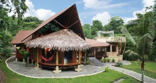 บ้านพักตากอากาศแนว Eco ผสานสไตล์พื้นเมือง จาก Costa Rica
