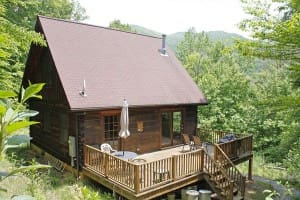 บ้านไม้ยกพื้นระเบียงกว้างขวาง จาก Weaverville
