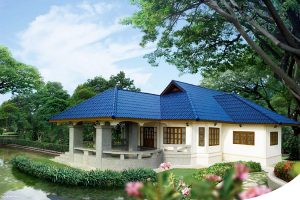 แบบแปลนบ้านริมน้ำหรู หลังคาบ้านสีน้ำเงินไพลิน โดดเด่น