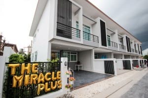 ทาวน์โฮม เดอะ มิราเคิล พลัส เพชรเกษม 63 The Miracle Plus Phetkasem 63