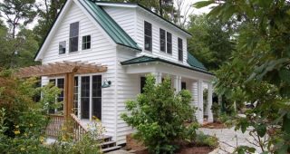 O’Conner Guesthouse บ้านเกสเฮ้าส์สีขาวสวยน่ารัก