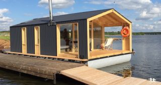 Dubldom Houseboat แบบบ้านไม้ลอยน้ำเพื่อการพักผ่อนที่เป็นส่วนตัว