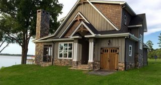 Bent River Cottage บ้านหรูคลาสสิกริมน้ำหลังใหญ่