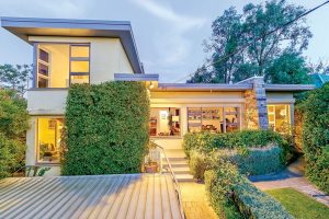 บ้านสวยโมเดิร์น ฟังค์ชั่นเยอะ แต่งทันสมัยโดนใจ