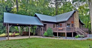 บ้านไม้ Log Cabin ริมน้ำในป่าสวย