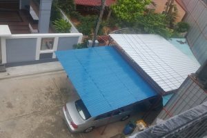 ต่อเติมโรงจอดรถหน้าบ้าน บนพื้นที่ส่วนกลาง และล้ำหน้าบ้านคนอื่นแบบนี้ ผิดไหมคะ??