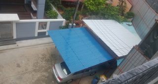 ต่อเติมโรงจอดรถหน้าบ้าน บนพื้นที่ส่วนกลาง และล้ำหน้าบ้านคนอื่นแบบนี้ ผิดไหมคะ??