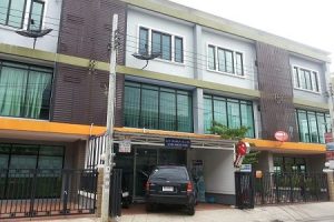 ทาวน์โฮม นิรันดร์ อเวนิว นวมินทร์ 74 Nirand Avenue Nawamin 74