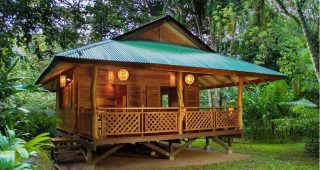 บ้านกระท่อมไม้สดใส สัมผัสลมเย็นได้ทุกฤดู