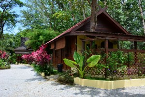 Gate House บังกะโลไม้ชั้นเดียวสดใสผ่อนคลายได้ทุกเวลา