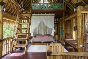 บ้านกระท่อมไม้ไผ่สองชั้น สวยโปร่งแอบหรูได้อีก