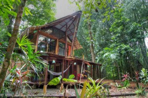 Raponda Pavilion บ้านไม้สวยเท่ริมแม่น้ำ