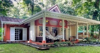 บ้านพักผ่อนแสนสวยสีชมพูแซมขาว บ้านหวานกลางป่า