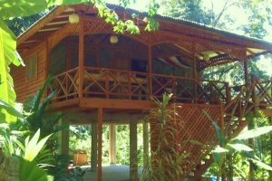บ้านไม้ใต้ถุนสูง หลีกความวุ่นวายในเมืองใหญ่