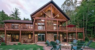 บ้าน Log Home กลางเขาใน New Hampshire สวยด้วยงานฝีมือช่าง