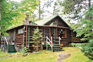 คอทเทจไม้ Log Home บรรยากาศแนวรัสติกริมทะเลสาป