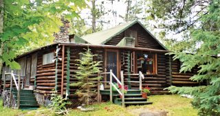 คอทเทจไม้ Log Home บรรยากาศแนวรัสติกริมทะเลสาป