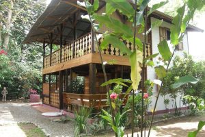 บ้านไม้สองชั้นบนเกาะ พักผ่อนเย็น ๆ บรรยากาศแบบคาริเบียน