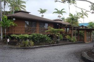 บ้านไม้ยกพื้นภายในแต่งสวยหรูคลาสสิกแนวบ้านฮาวาย