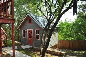 เคบินไม้ยกพื้นหลังเล็ก Cottage Studio