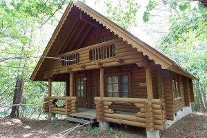 บ้าน Log Cabin สองชั้น เย็นสบายอยู่ได้ทุกฤดู