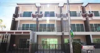 EP.654 รีวิว ทาวน์โฮม The Color Living ศรีนครินทร์ - วงแหวน ราคาเริ่มต้น 3.49 ล้านบาท