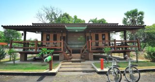 บ้านไร่โพนตะวัน รีสอร์ทบ้านไม้จากหนองคาย