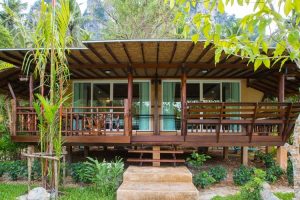 บ้านใสในรีสอร์ท บ้านไม้สวยบนอ่าวนาง จ.กระบี่