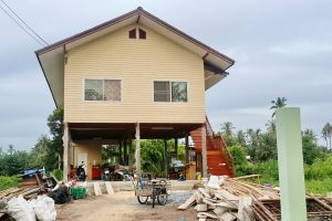 รีวิว : ปลูกบ้านไม้ชั้นเดียว ยกใต้ถุนสูง พื้นที่ใช้สอย 76 ตร.ม. งบประมาณ 1 ล้านบาท*