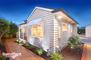 บ้านไม้ดีไซน์บังกะโล ที่พักใจแสนอบอุ่นของครอบครัว