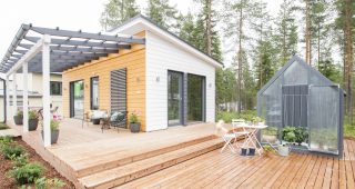 บ้านสวนดีไซน์น่ารักพร้อม Glass House เล็ก ๆ ปลูกผักกินเอง