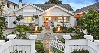บ้านอบอุ่นร่มรื่นด้วยสวนหย่อมและสระว่ายน้ำส่วนตัว