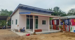 รีวิว บ้านชั้นเดียว หลังคาเพิงหมาแหงน พื้นที่ใช้สอย 93 ตร.ม. งบประมาณ 5 แสนบาท