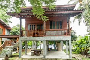 Jule Green Villa บ้านไม้พักผ่อนกลางเกาะพะงัน