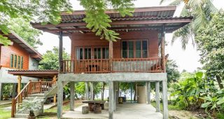 Jule Green Villa บ้านไม้พักผ่อนกลางเกาะพะงัน