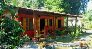 Casa Vida Loca บ้านปูนสีส้มสด ภายในสีสันสดใสมีชีวิตชีวา
