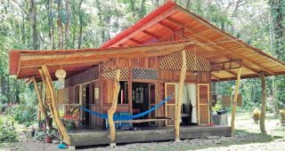 กระท่อม Eco Cabin กลางเกาะล้อมป่าสดใส