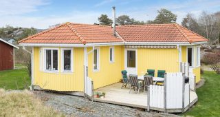 บ้าน Cabin House สีเหลืองอ่อน พักผ่อนริมแม่น้ำเย็นสบาย