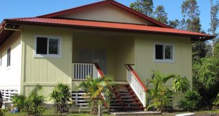 บ้านคอทเทจรีสอร์ทสีเหลือง ภายนอกเรียบง่าย ภายในกว้างขวางอบอุ่น