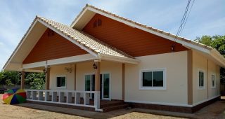 รีวิว บ้านเดี่ยวชั้นเดียวกลางสวน พื้นที่ใช้สอย 130 ตร.ม. งบประมาณ 1.1 ล้านบาท*