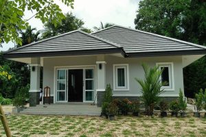 รีวิว บ้านชั้นเดียว หลังคาปั้นหยา ราคาประหยัด งบประมาณ 750,000 บาท