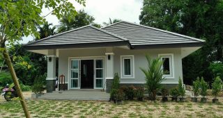 รีวิว บ้านชั้นเดียว หลังคาปั้นหยา ราคาประหยัด งบประมาณ 750,000 บาท