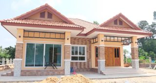 รีวิว บ้านชั้นเดียว แนวร่วมสมัย พื้นที่ใช้สอย 135 ตร.ม. งบประมาณก่อสร้าง 1.45 ลบ.
