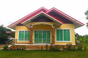 รีวิว บ้านชั้นเดียว หลังคาจั่วซ้อน พื้นที่ใช้สอย 96 ตร.ม. งบประมาณ 890,000 บาท