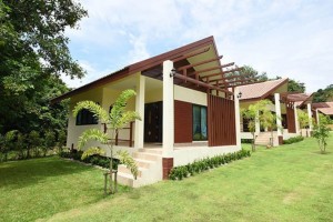 บ้านพักผ่อนโทนสีอบอุ่นสงบสบายใจ