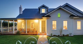 Yarra House บ้านกว้างน่าอยู่แต่งไม้ฝาตีเกล็ดระบายอากาศสบาย